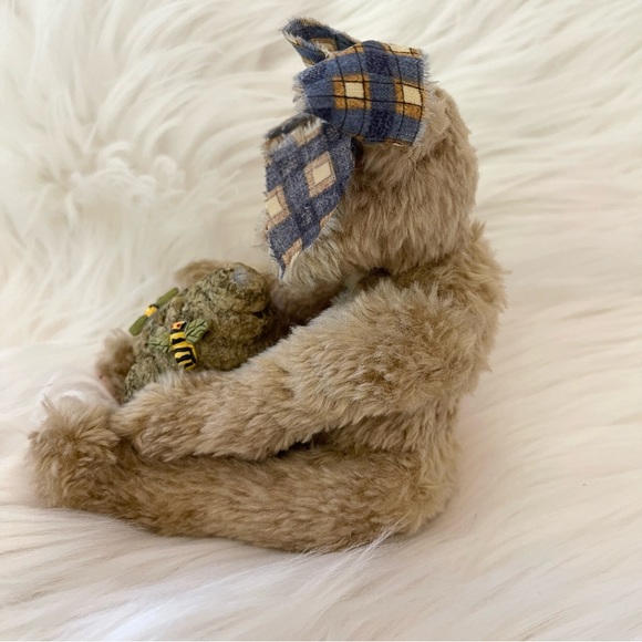 VTG Small Teddy Bear Holding A Beehive - Bow In Hair - Seated - Picture 5 of 7